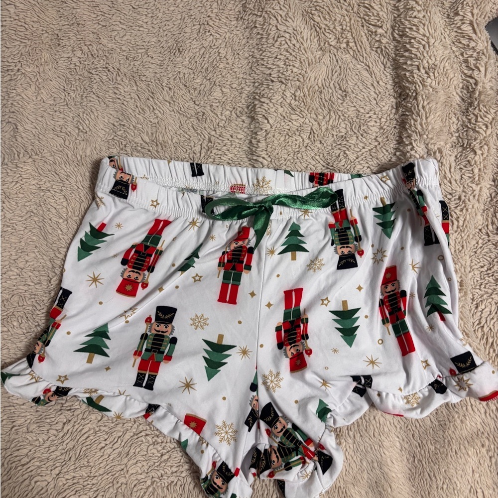 Festive White Nutcracker Print Women's Shorts